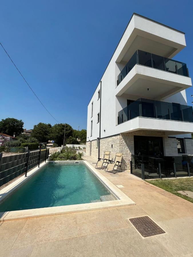 J&N Hill'S Residence With Swimming Pool Медулин Экстерьер фото